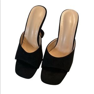 Ladies mule style sandals square base heel 4.5” heel black color Euro 39 US 8